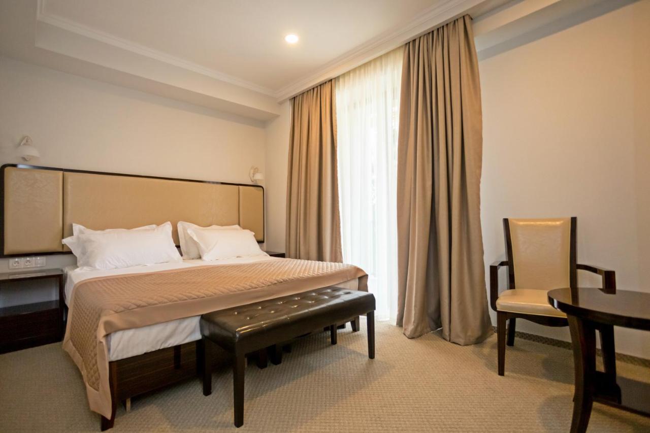 Hotel Genio Tiflis Oda fotoğraf